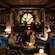 Dos parejas conversando mientras toman bebidas en The Sanctum, un salón con temática de Doctor Strange a bordo del Disney Destiny
